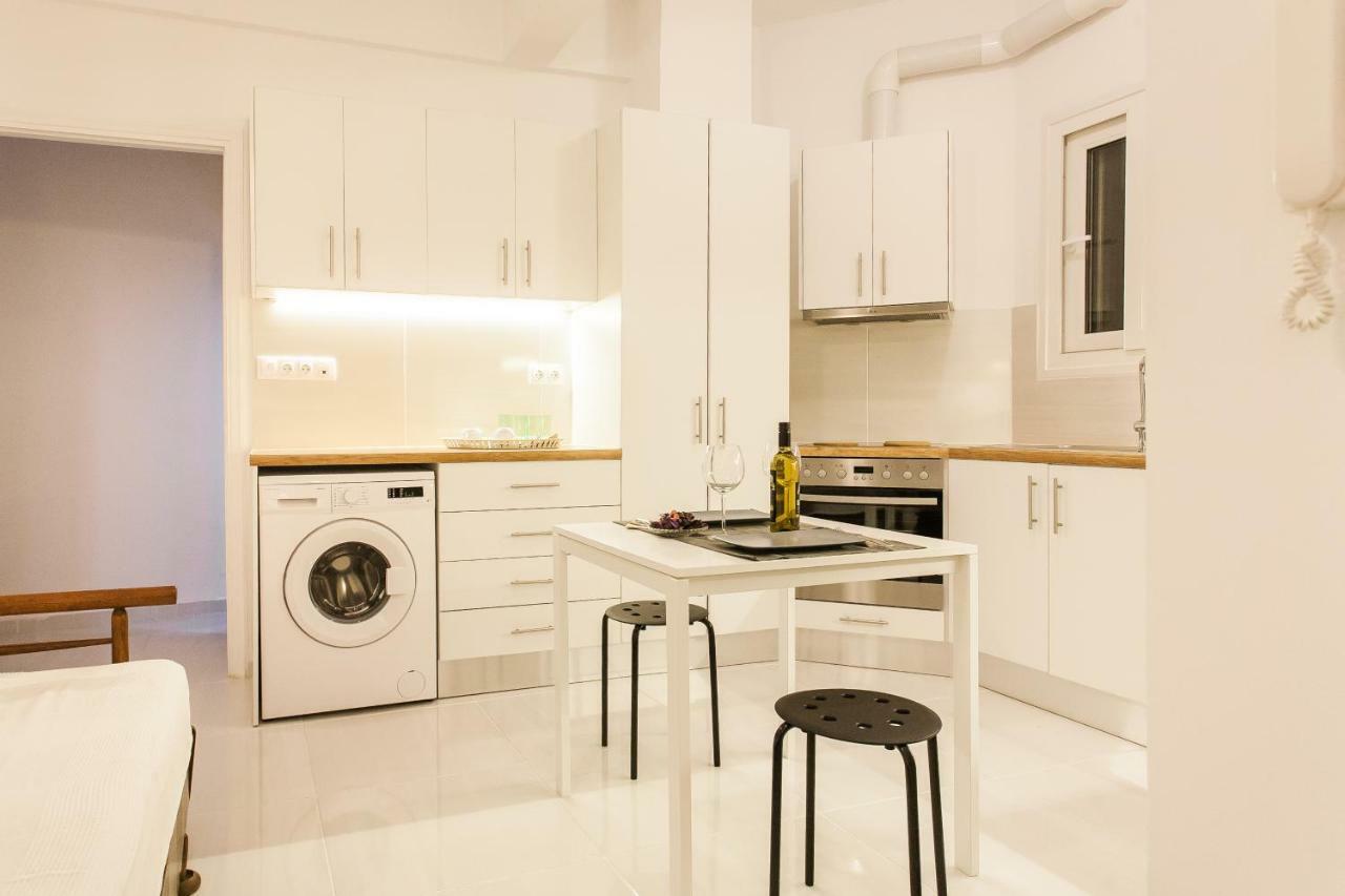 Classy And Stylish Private At Acropolis Museum Metro Station *