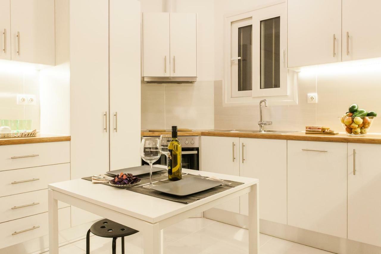 Classy And Stylish Private At Acropolis Museum Metro Station *