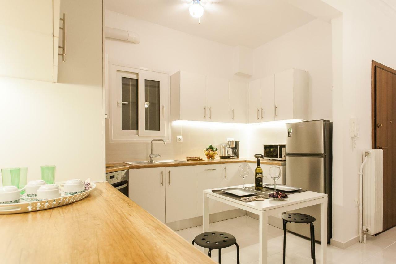Classy And Stylish Private At Acropolis Museum Metro Station * Athènes