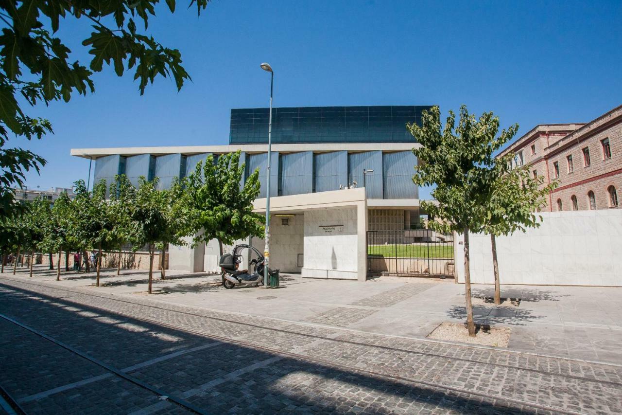 Classy And Stylish Private At Acropolis Museum Metro Station * Athènes