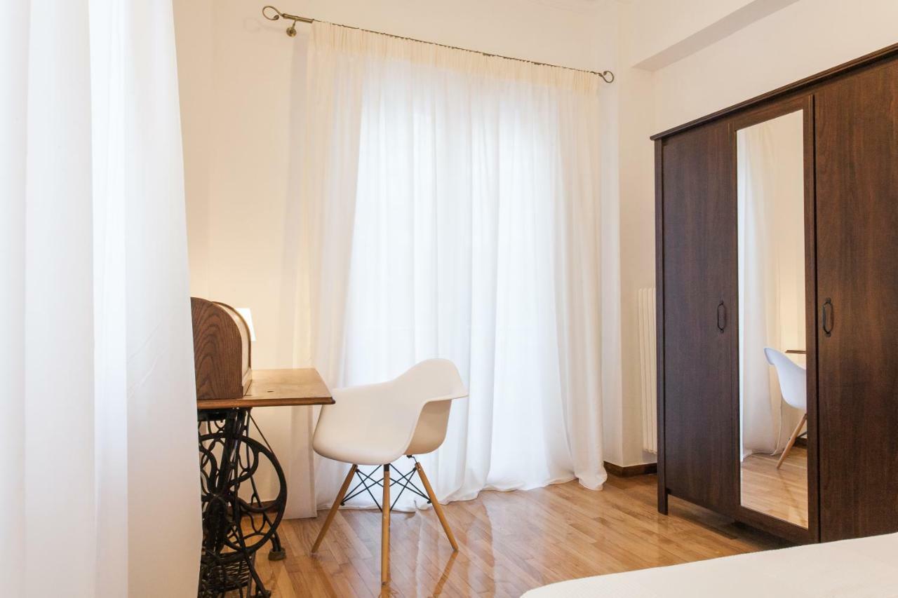 Classy And Stylish Private At Acropolis Museum Metro Station * Athènes